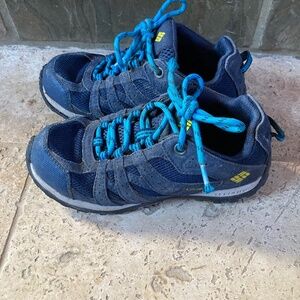 Columbia hiking shoes boys